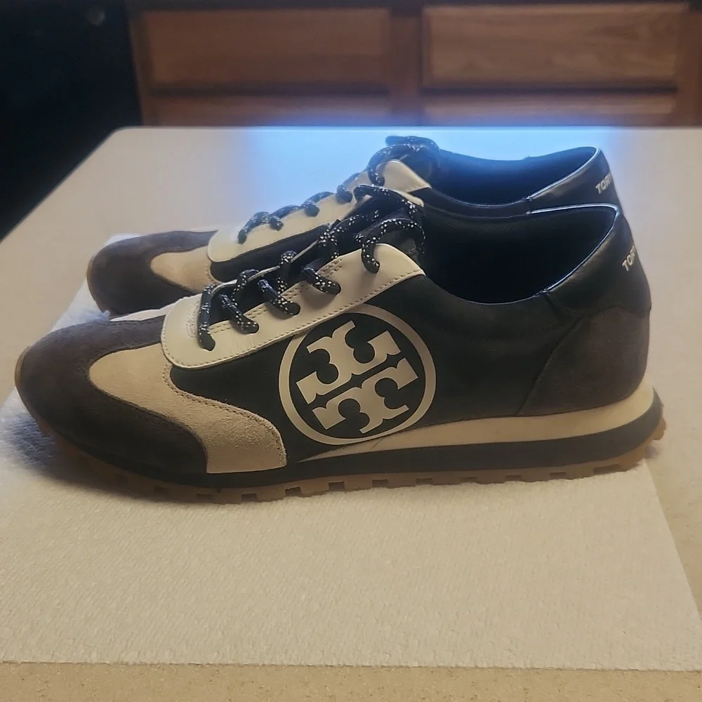 NWOB Tory Burch Vintage Nylon Sneakers/Gym Shoes, Black/Tan, Women's Size 8 - Picture 5 of 12